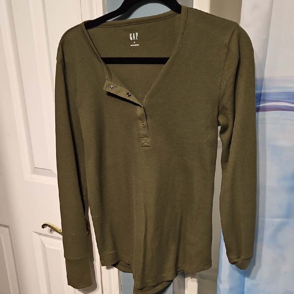 GAP Women's Olive Henley Top🔥 CLEARANCE